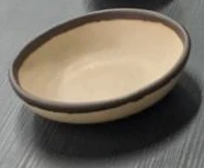 צלחת עמוקה (קערה) לתוספות/סלט 25 ס"מ גובה 6 ס"מ מוקה עם פס חום